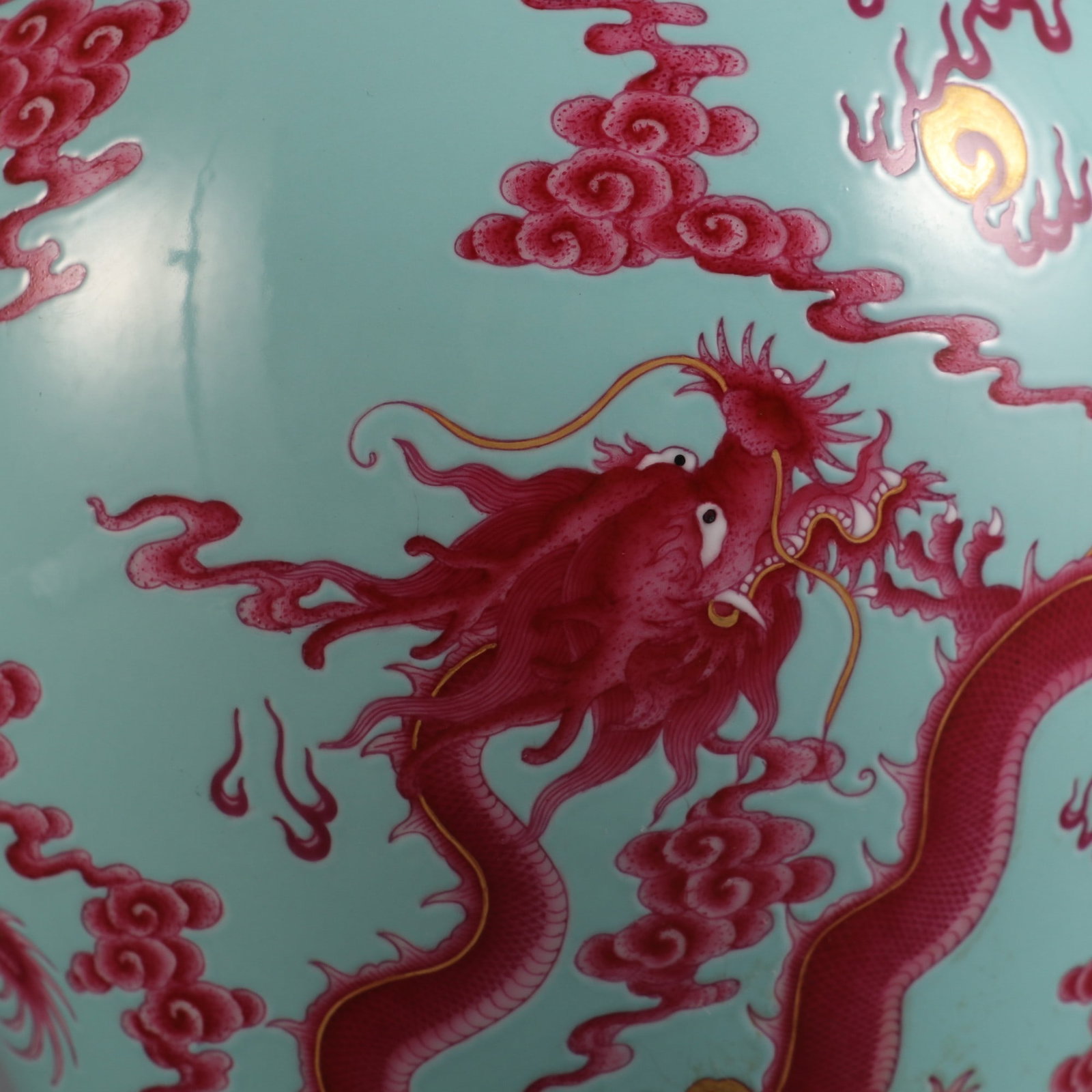 An Exquisite Ruby Red-Glazed Green Ground Dragon and Phoenix Pattern Seawater Pattern Vase - 7