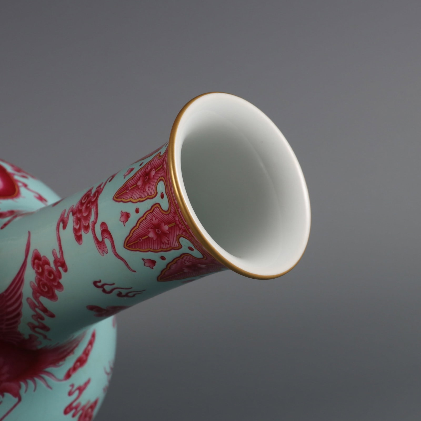 An Exquisite Ruby Red-Glazed Green Ground Dragon and Phoenix Pattern Seawater Pattern Vase - 8