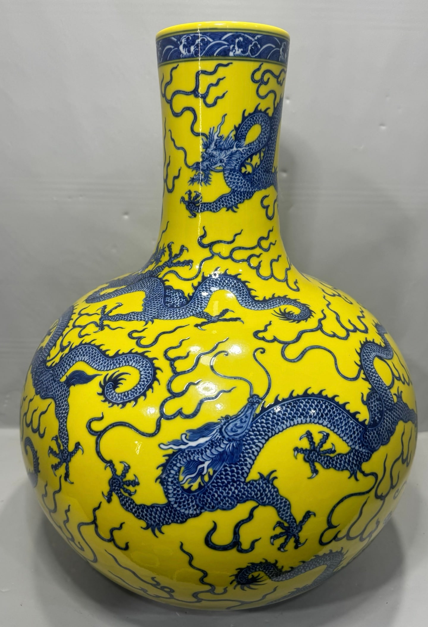 An Exquisite Blue and White Dragon Pattern Seawater Pattern Vase - 2
