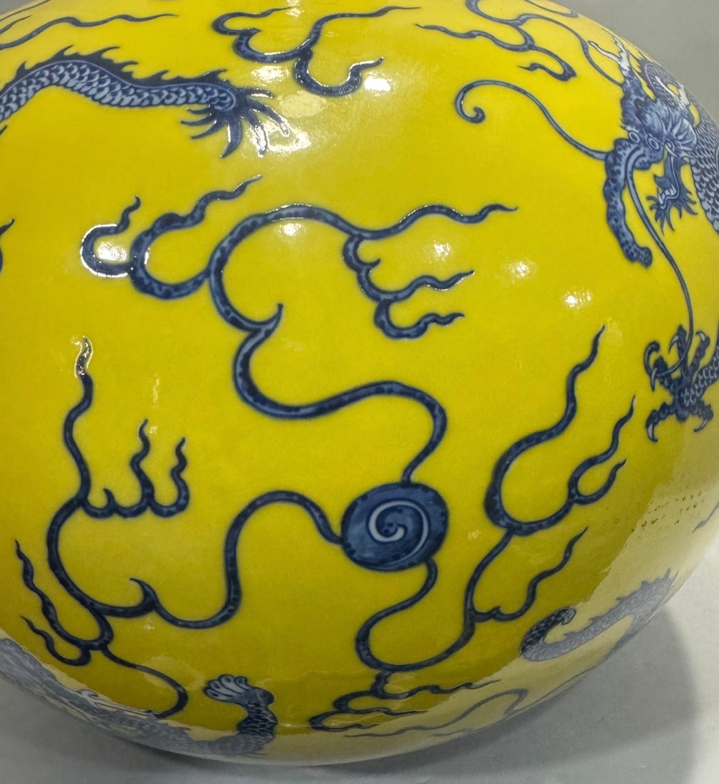 An Exquisite Blue and White Dragon Pattern Seawater Pattern Vase - 6