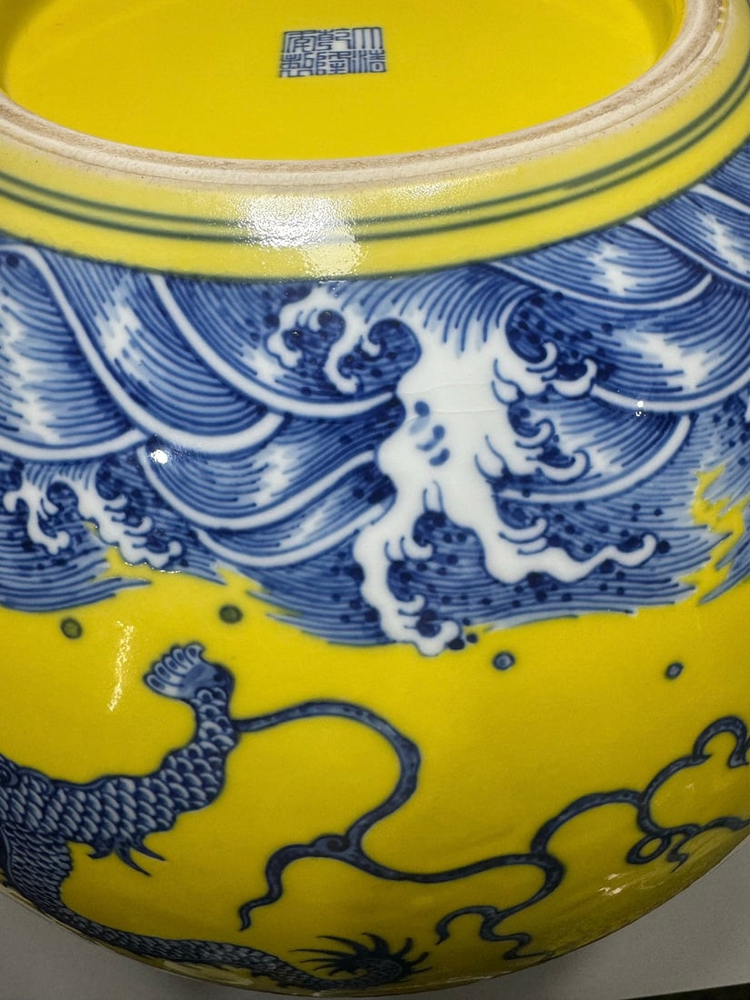 An Exquisite Blue and White Dragon Pattern Seawater Pattern Vase - 8