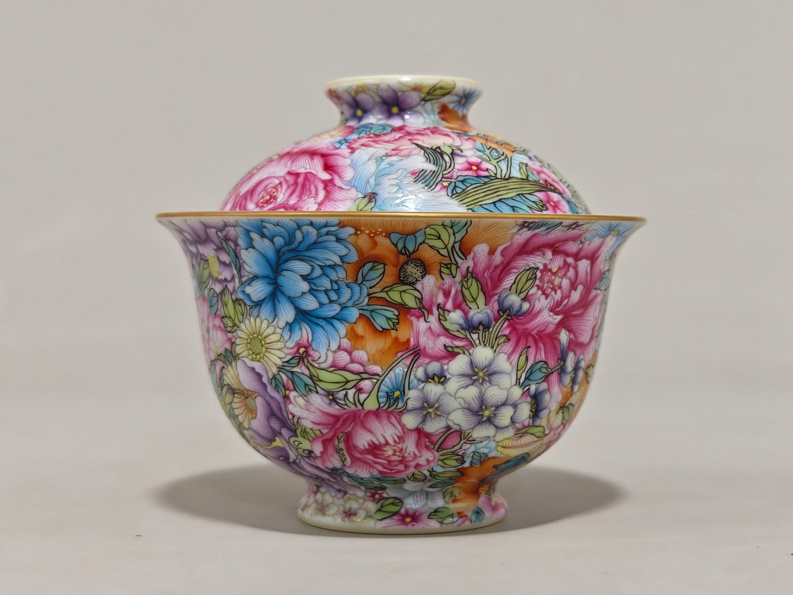 An Exquisite Enamel Flower Pattern Bowl: An Exquisite Enamel Flower Pattern Bowl Qing Dynasty, China Qianlong Four-character Mark Size:9cmx9.6cm (The Dimensions Of All Batches Are Manually Measured.If You Need More Detailed Information, Plea