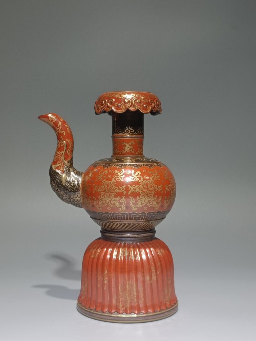 An Exquisite Iron-Red Painted Gold Lotus Pattern Ewer: An Exquisite Iron-Red Painted Gold Lotus Pattern Ewer Qing Dynasty, China Qianlong Four-character Mark Size:18.6cmx12cm (The Dimensions Of All Batches Are Manually Measured.If You Need More Detailed
