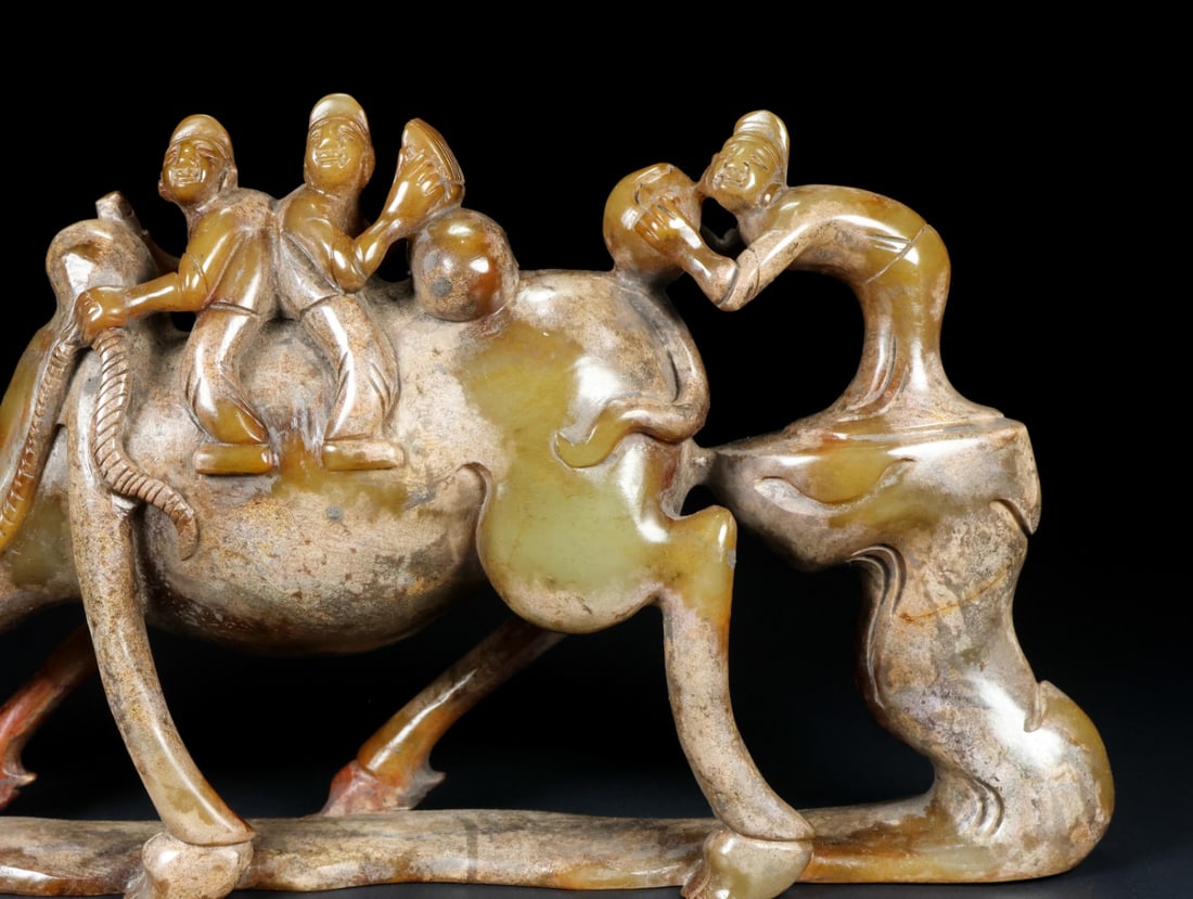 An Exquisite White Jade Camel Ornament - 3