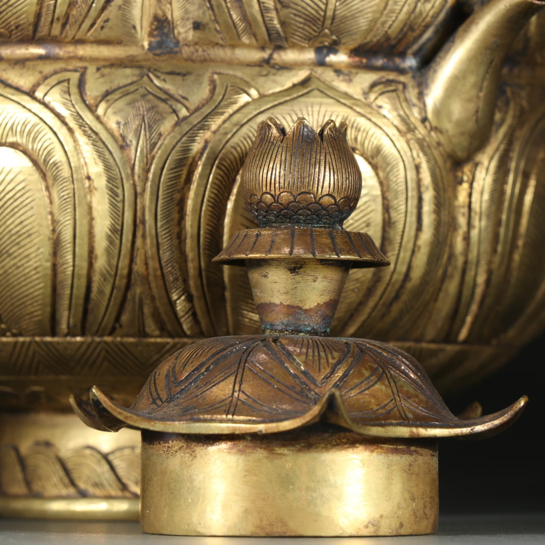 An Exquisite Gilt Bronze Jar - 4