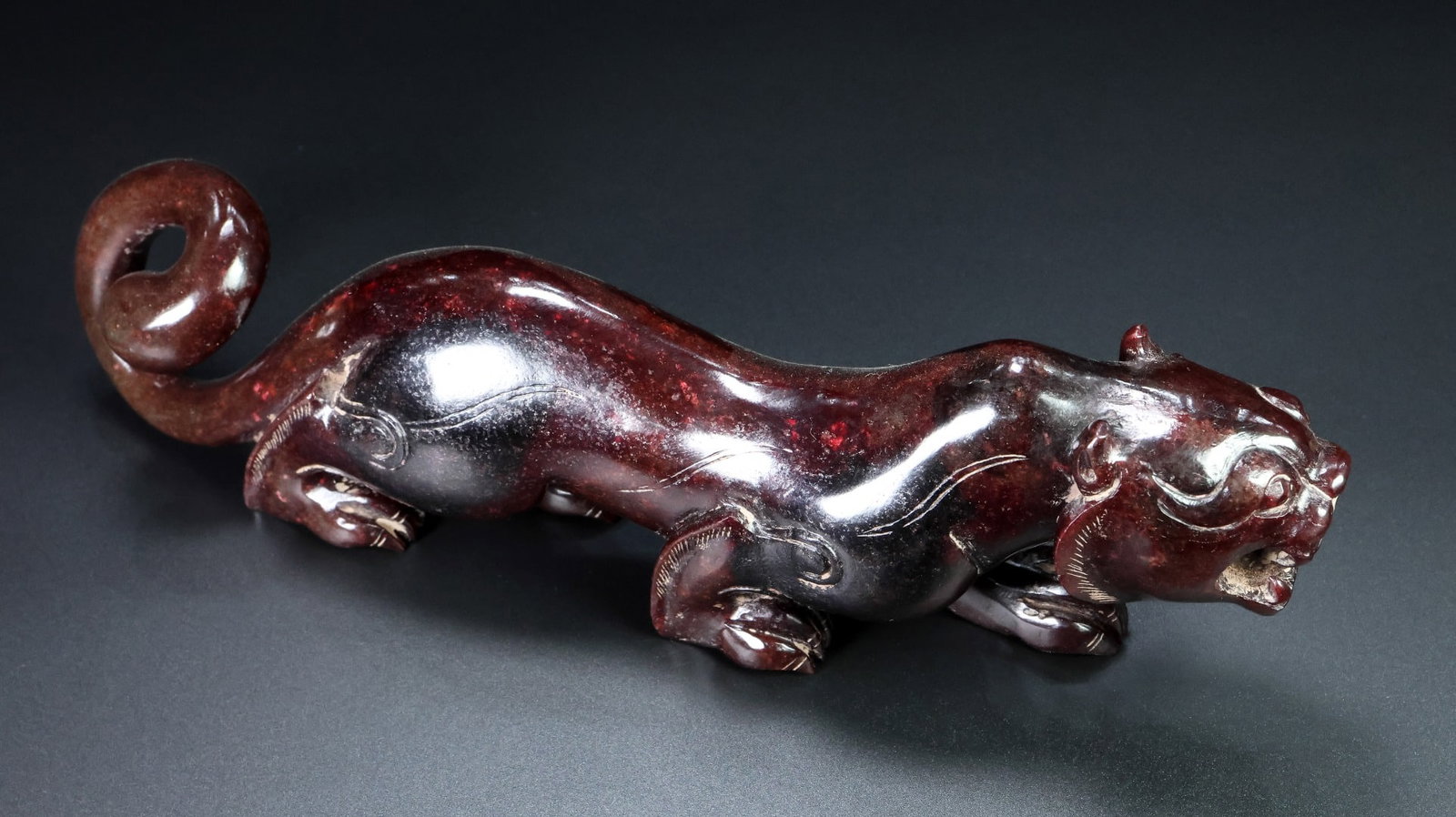 An Exquisite White Jade Tiger Ornament - 2