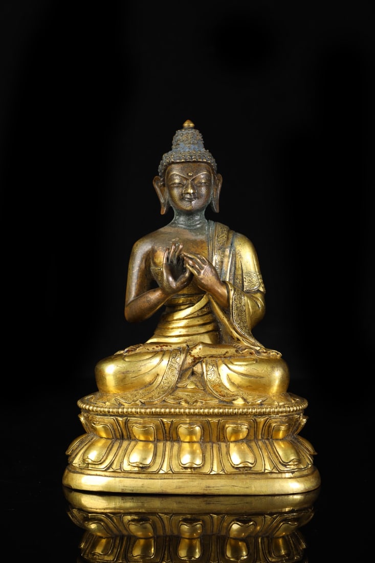 An Exquisite Gilt Bronze Buddha Statue - 2