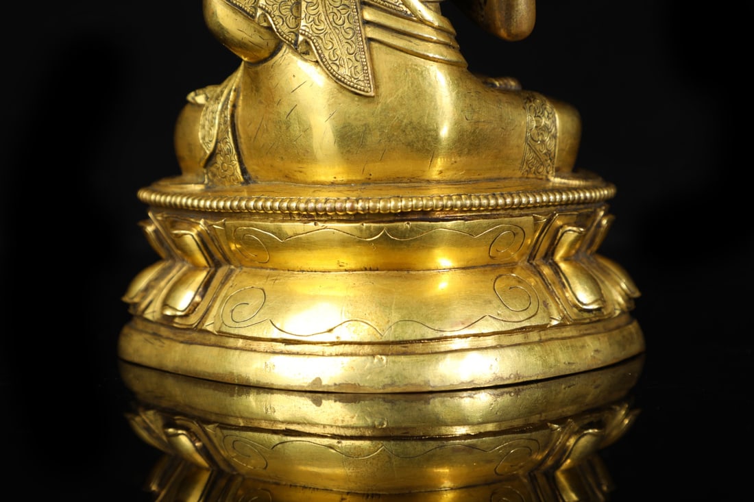 An Exquisite Gilt Bronze Buddha Statue - 8