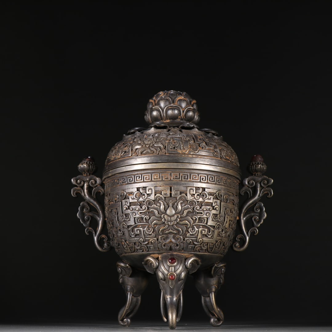 An Exquisite Bronze Inlaid Silver Inlaid Gems Lotus Pattern Double-Ears and Tripod Censer: An Exquisite Bronze Inlaid Silver Inlaid Gems Lotus Pattern Double-Ears and Tripod Censer Qing Dynasty, China Size:21.5cmx18.2cm Weight:1656.9g (The Dimensions Of All Batches Are Manually Measured.If