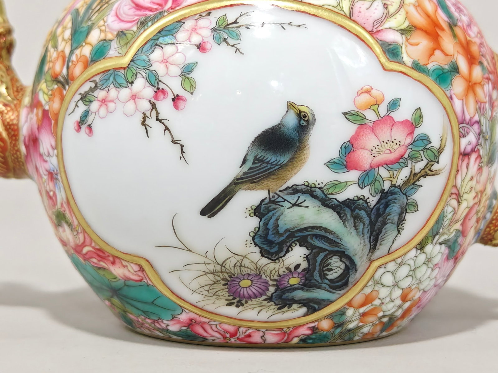 An Exquisite Enamel Flower and Bird Pattern Landscape Pattern Teapot - 6