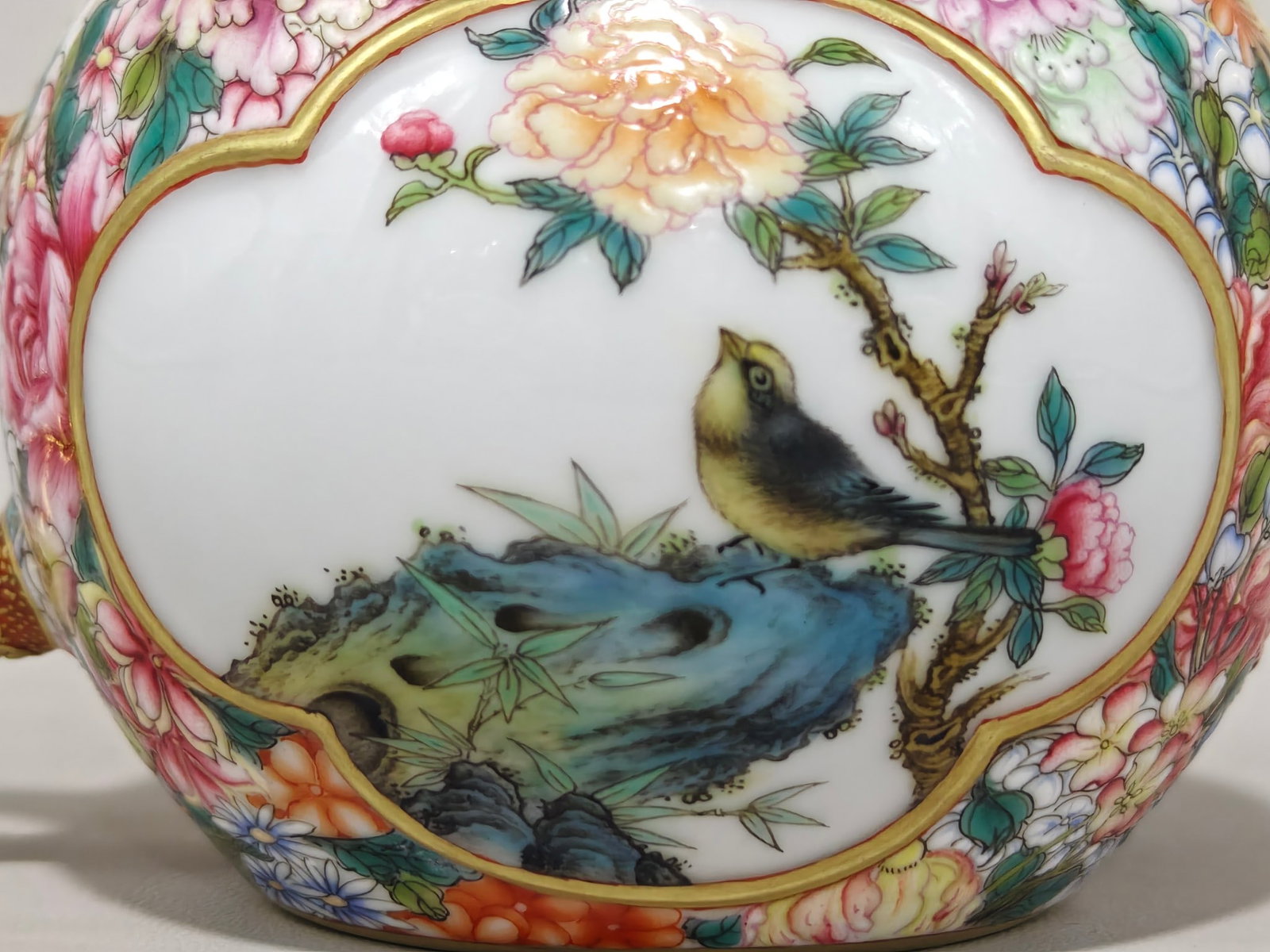 An Exquisite Enamel Flower and Bird Pattern Landscape Pattern Teapot - 7