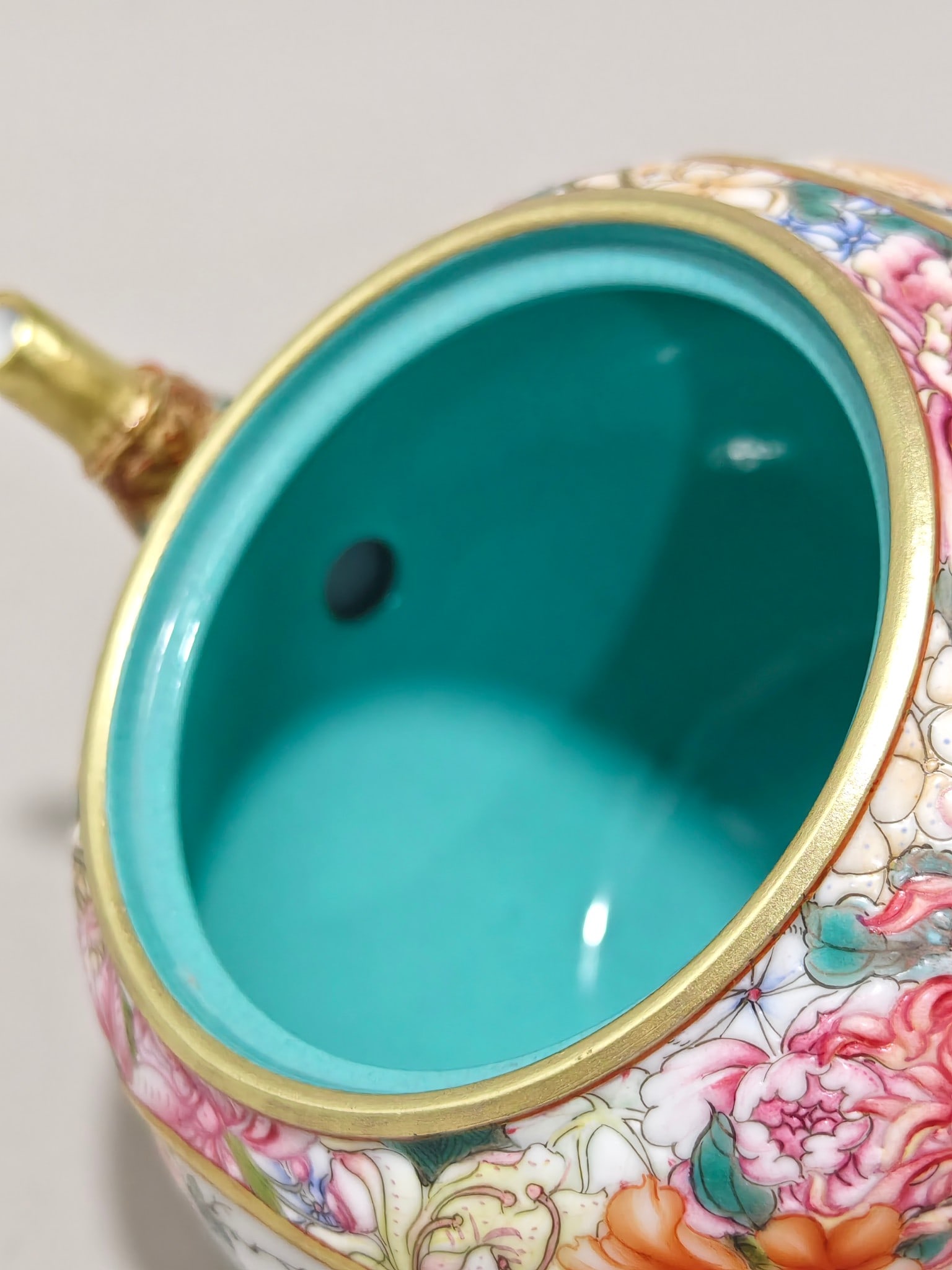 An Exquisite Enamel Flower and Bird Pattern Landscape Pattern Teapot - 8