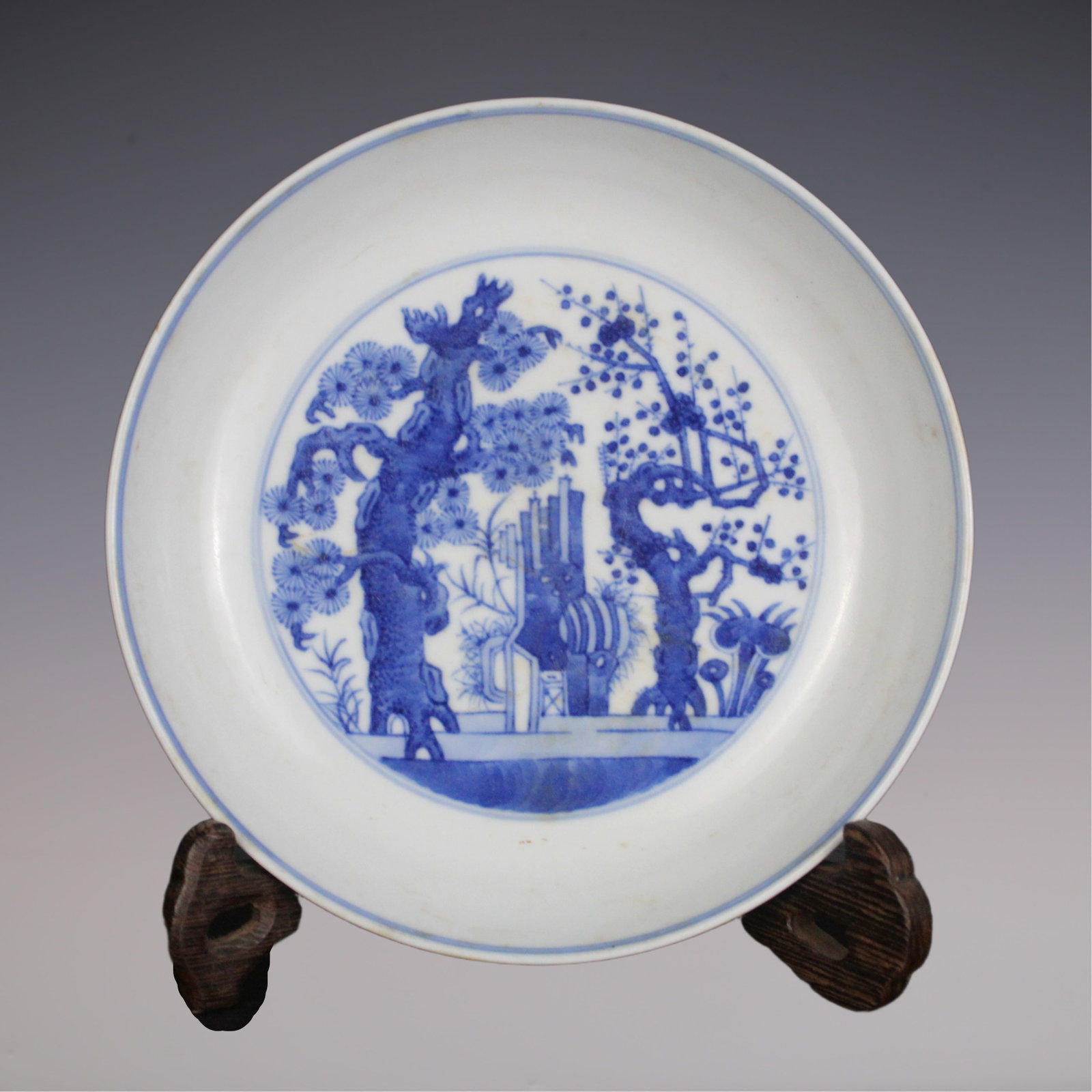 An Exquisite Blue and White Pine, Bamboo and Plum Blossom Pattern Plate: An Exquisite Blue and White Pine, Bamboo and Plum Blossom Pattern Plate Qing Dynasty, China Guangxu Six-character Mark Size:18.5cmx11cm (The Dimensions Of All Batches Are Manually Measured.If You
