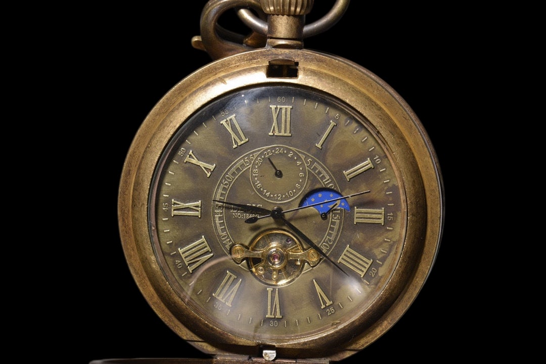 An Exquisite Bronze Pocket watch - 3