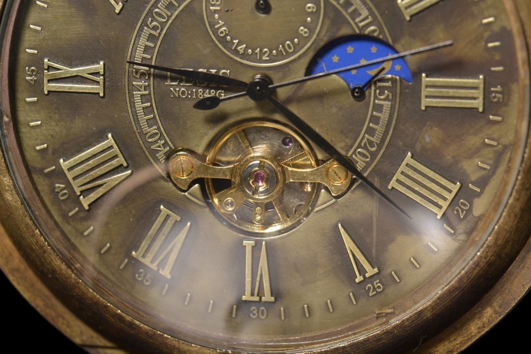An Exquisite Bronze Pocket watch - 4