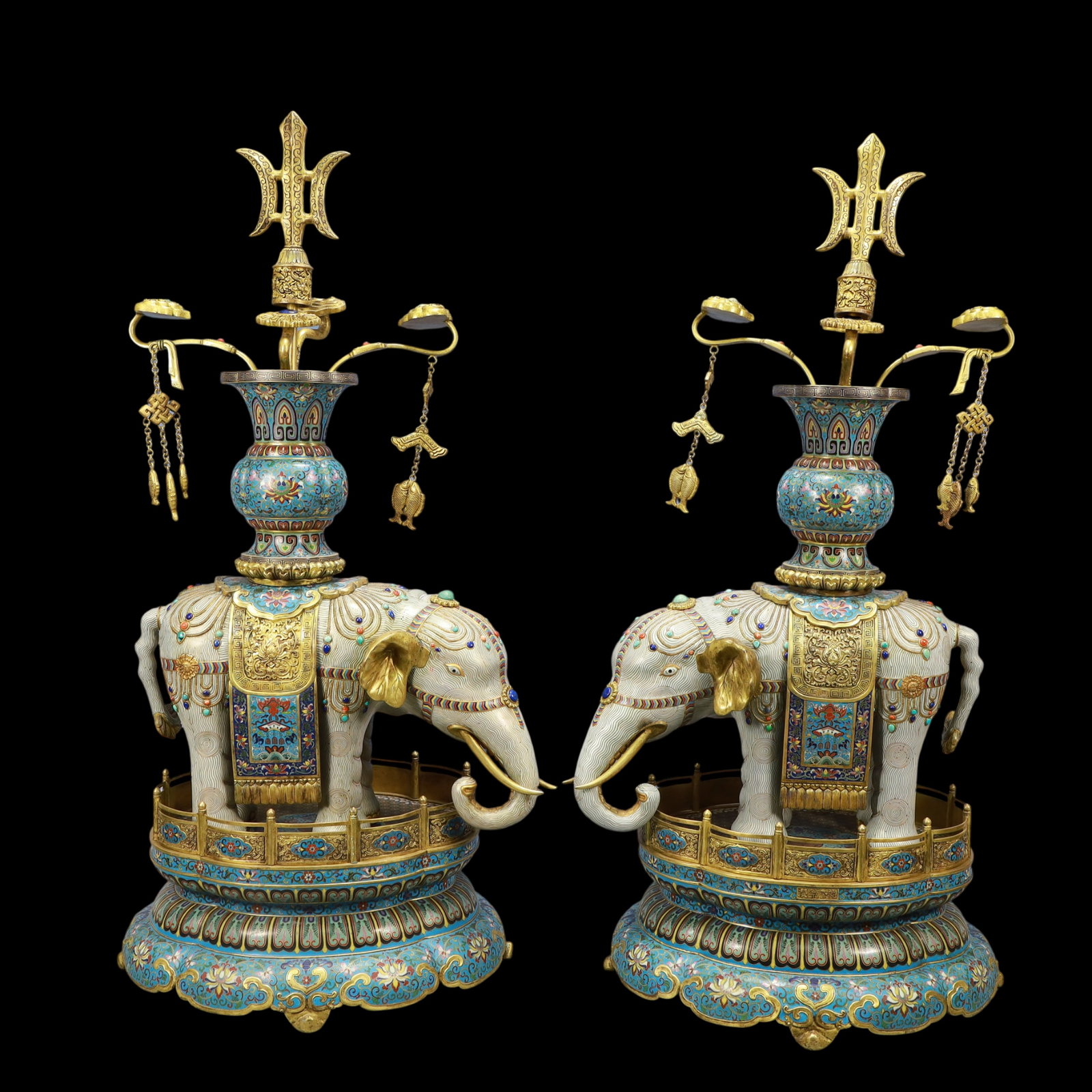 A Exquisite A pair of Cloisonne Lotus Pattern Bats and Peach Pattern Elephant Ornament: A Exquisite A pair of Cloisonne Lotus Pattern Bats and Peach Pattern Elephant Ornament Qing Dynasty, China Qianlong Four-character Mark Size:43cmx34cmx82cm Weight:23400g (The Dimensions Of All