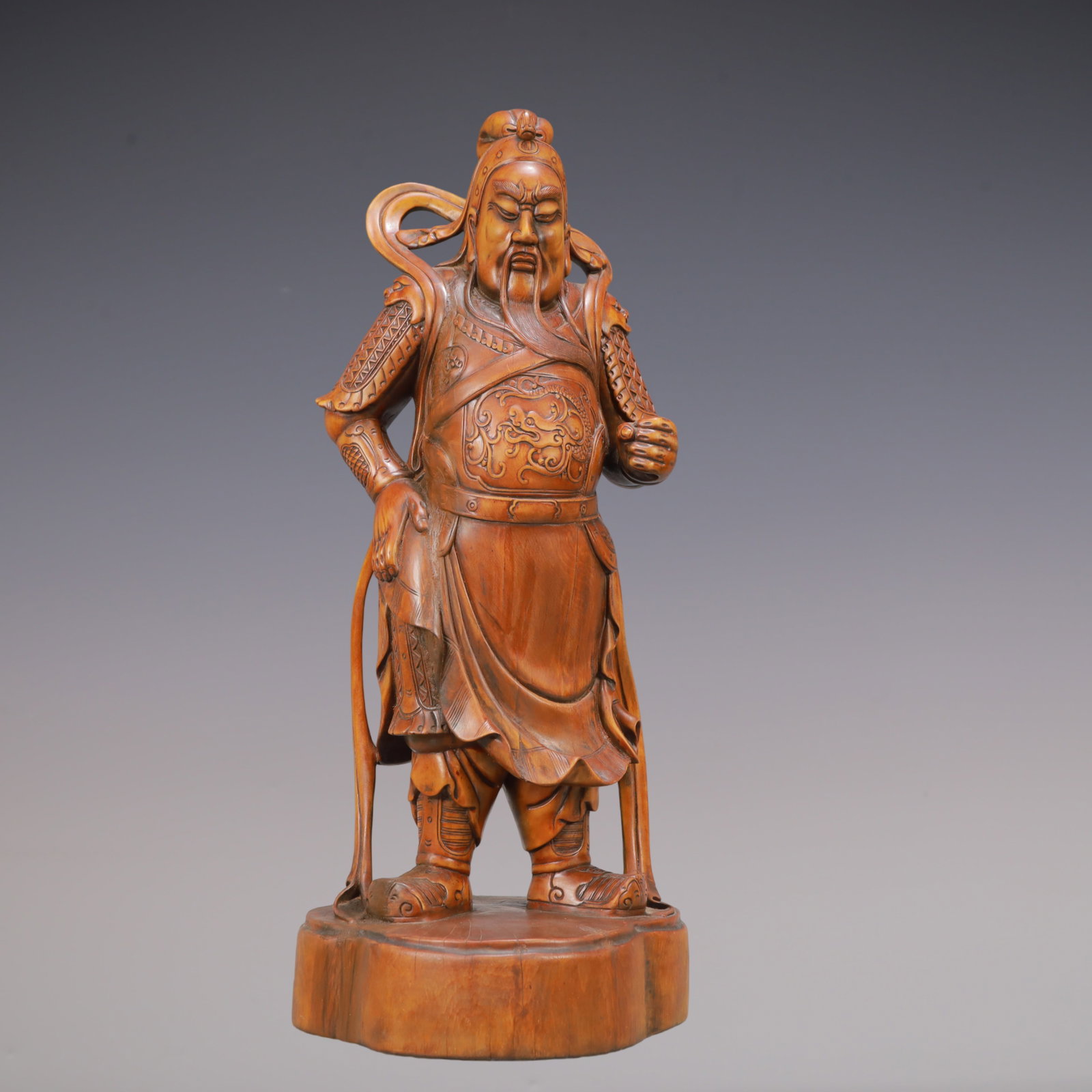 A Exquisite Eaglewood Guan yu Ornament: A Exquisite Eaglewood Guan yu Ornament Qing Dynasty, China Size:19.5cmx17.5cm Weight:3000g (The Dimensions Of All Batches Are Manually Measured.If You Need More Detailed Information, Please Contact