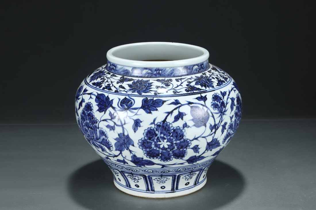 An Exquisite Blue and White Lotus Pattern Jar - 3