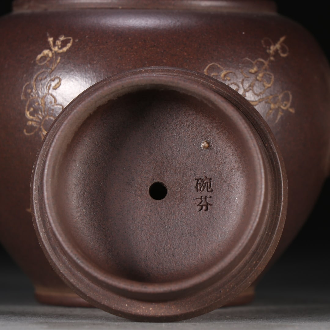 An Exquisite Purple Sands Flower Pattern Teapot - 3