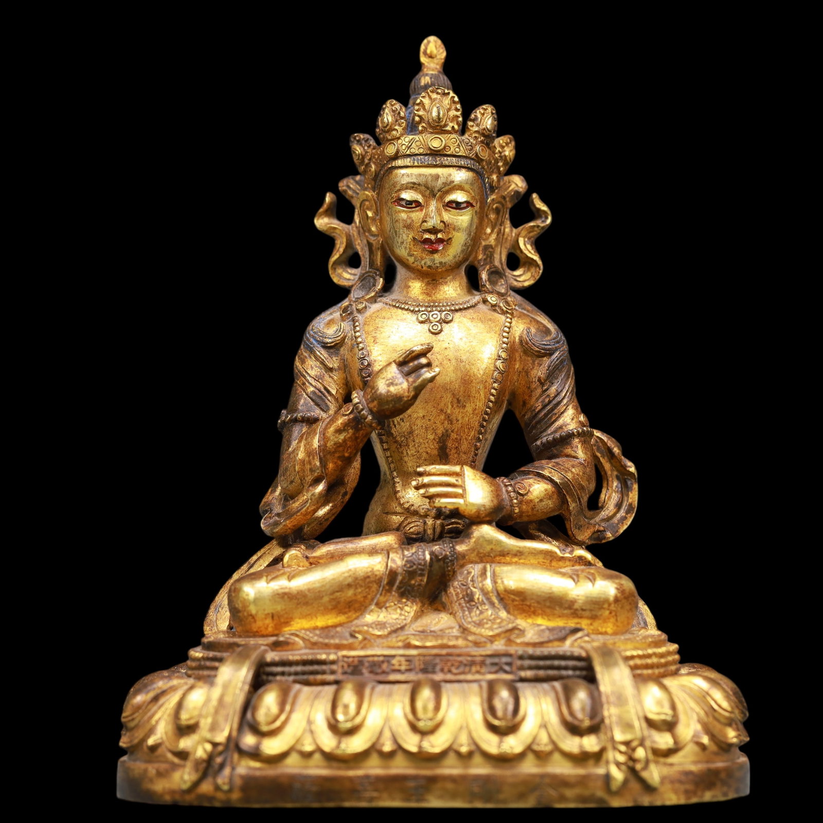 A Exquisite Gilt Bronze Statue of Tara: A Exquisite Gilt Bronze Statue of Tara Qing Dynasty, China Qianlong Six-character Mark Size:10.5cmx8.5cmx13cm Weight:1050g (The Dimensions Of All Batches Are Manually Measured.If You Need More