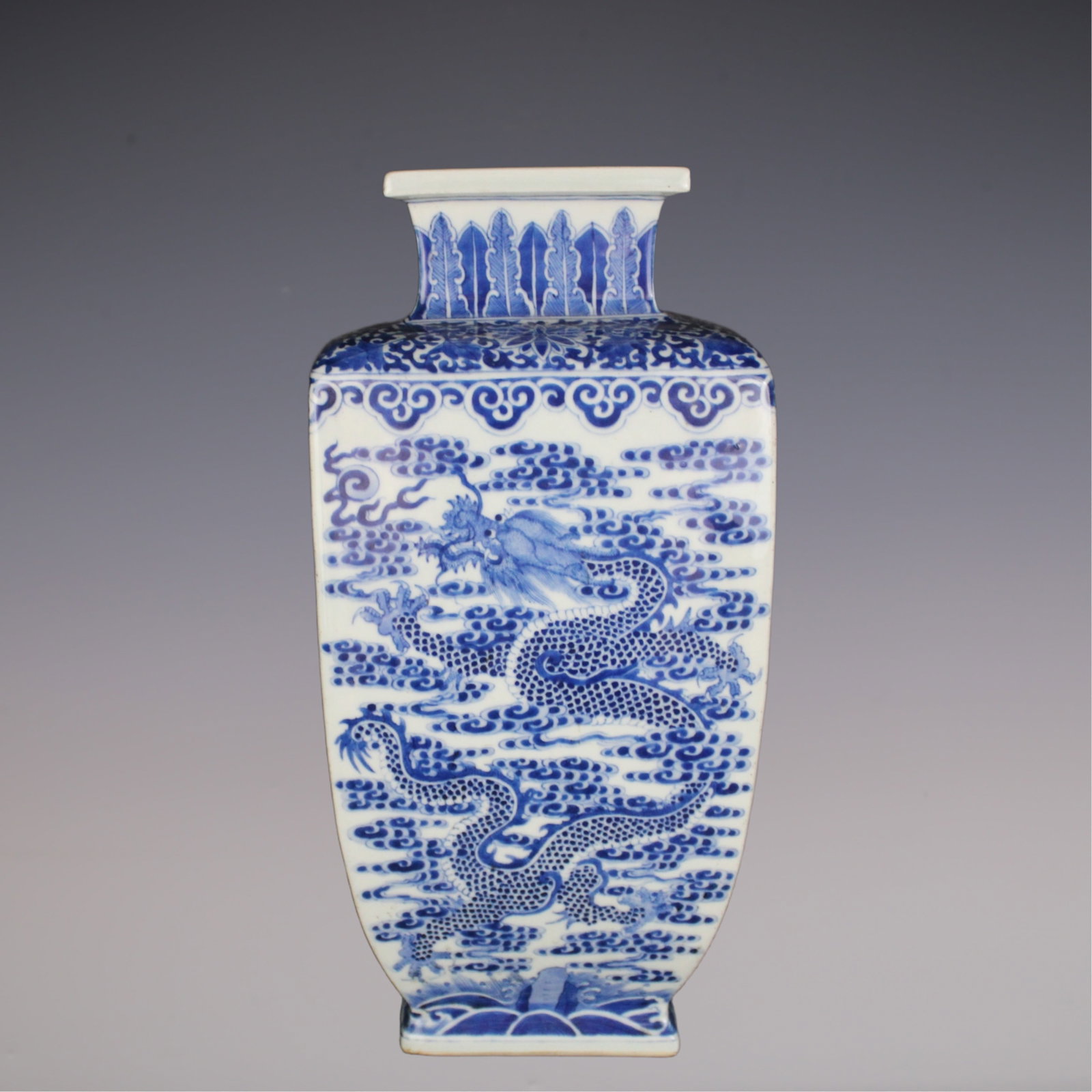 An Exquisite Blue and White Dragon Pattern Seawater Pattern Vase - 3