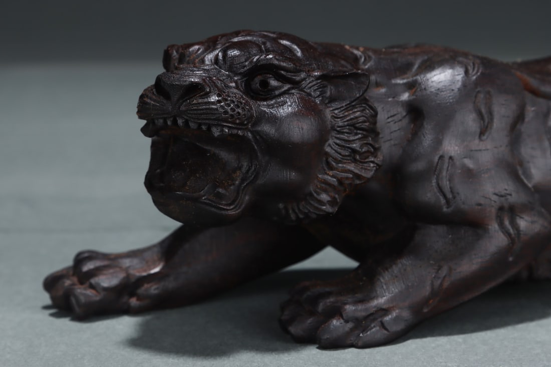 An Exquisite Eaglewood Tiger Ornament - 3