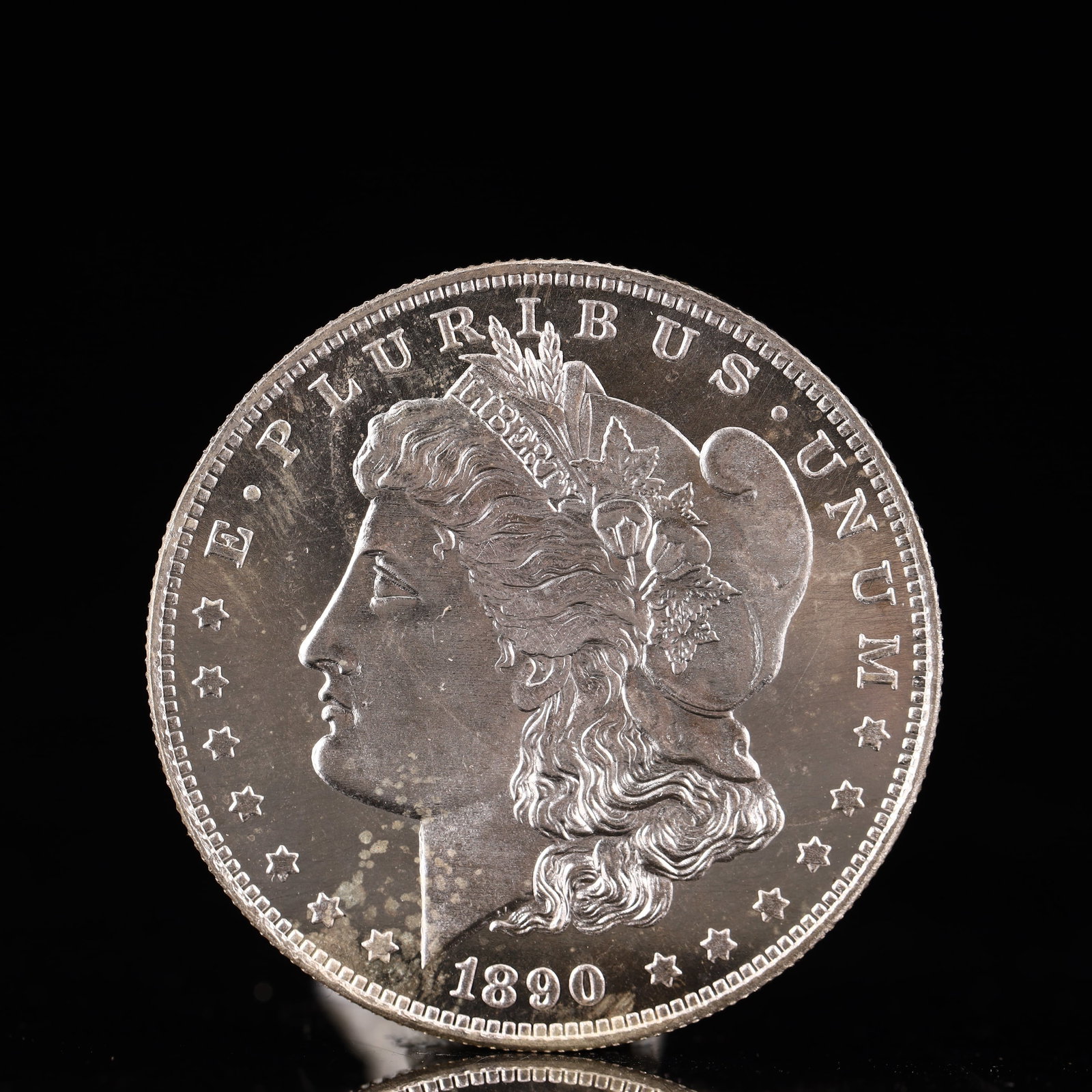 USA Morgan Dollar 1890 Coin: Obv: profile bust with date below and E PLURIBUS UNUM legend and stars around. Rev: eagle with In God we trust above within wreath with UNITED STATES OF AMERICA ONE DOLLAR legend. IN GOD WE TRUST /