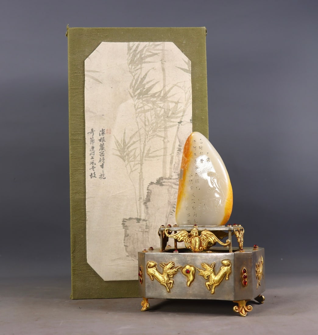 A Set of Fine White Jade Inlaid Gilt Silver with poem Ornament: A Set of Fine White Jade Inlaid Gilt Silver with poem Ornament Qing Dynasty, China Size:19.5cmx12.5cmx9.5cm Weight:688g (The Dimensions Of All Batches Are Manually Measured.If You Need More Detailed