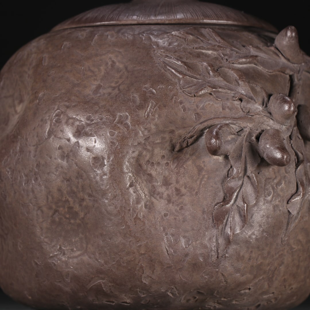 An Exquisite Purple Sands Flower Pattern Teapot - 2