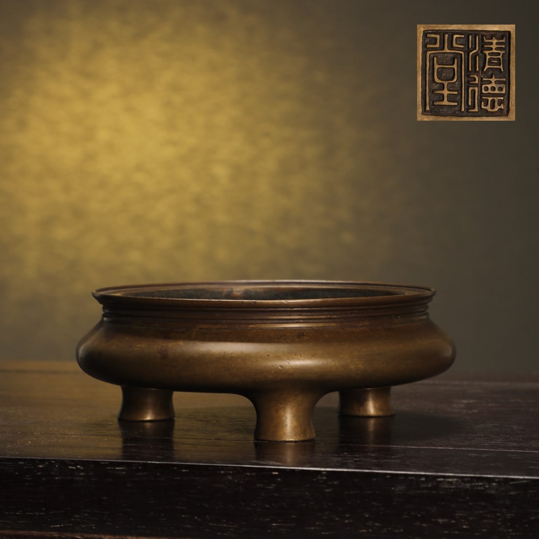 An Exquisite Bronze Tripod Censer: An Exquisite Bronze Tripod Censer Ming Dynasty, China Size:4.5cmx12.6cm Weight:850g (The Dimensions Of All Batches Are Manually Measured.If You Need More Detailed Information, Please Contact Our