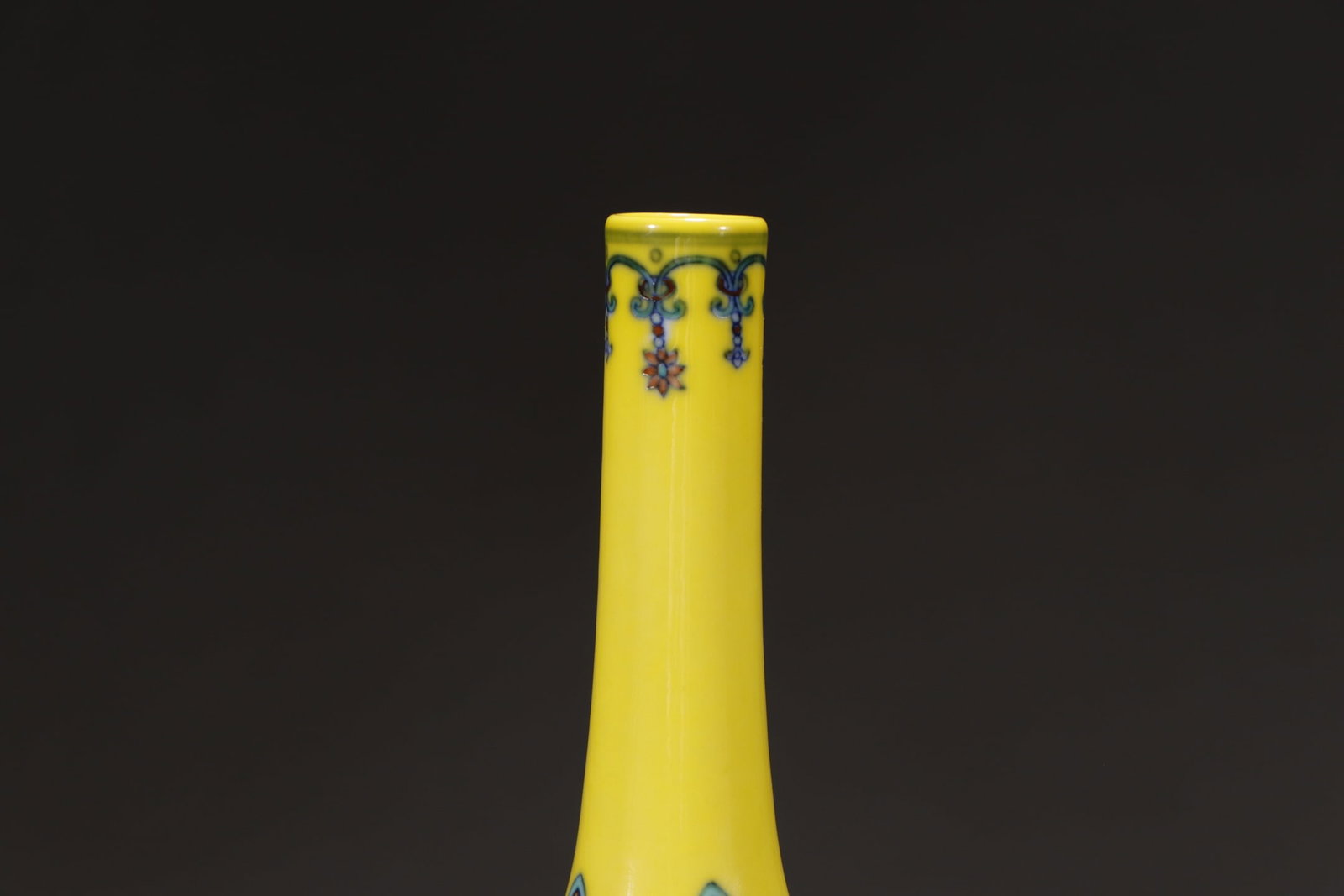 An Exquisite Doucai Lion Pattern Vase - 2