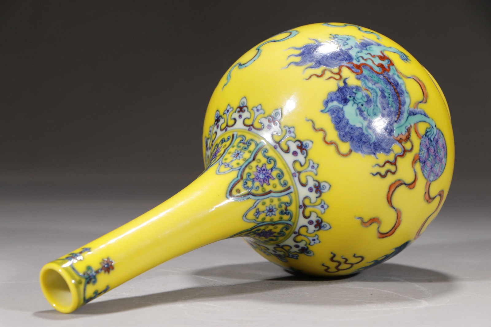 An Exquisite Doucai Lion Pattern Vase - 8