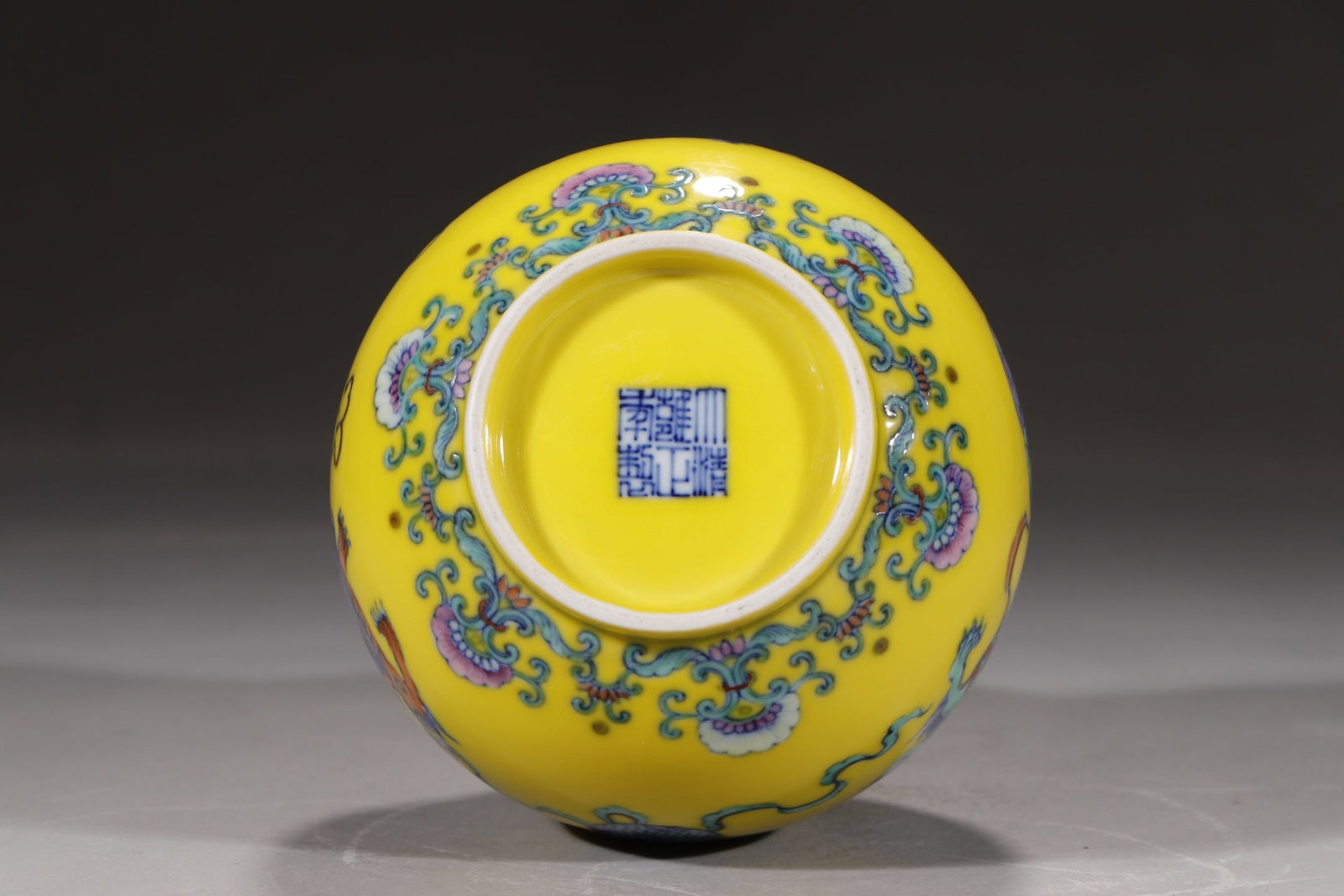 An Exquisite Doucai Lion Pattern Vase - 9