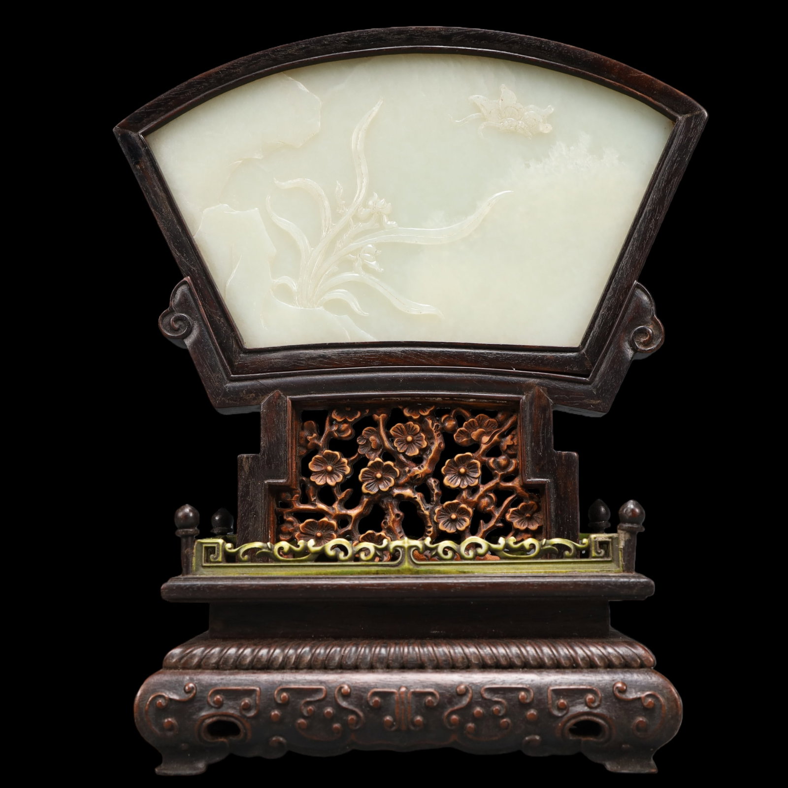 A Exquisite Zitanwood Inlaid White Jade Flower and Butterfly Pattern with poem Screen: A Exquisite Zitanwood Inlaid White Jade Flower and Butterfly Pattern with poem Screen Qing Dynasty, China Size:15cmx8cmx23cm Weight:700g (The Dimensions Of All Batches Are Manually Measured.If You