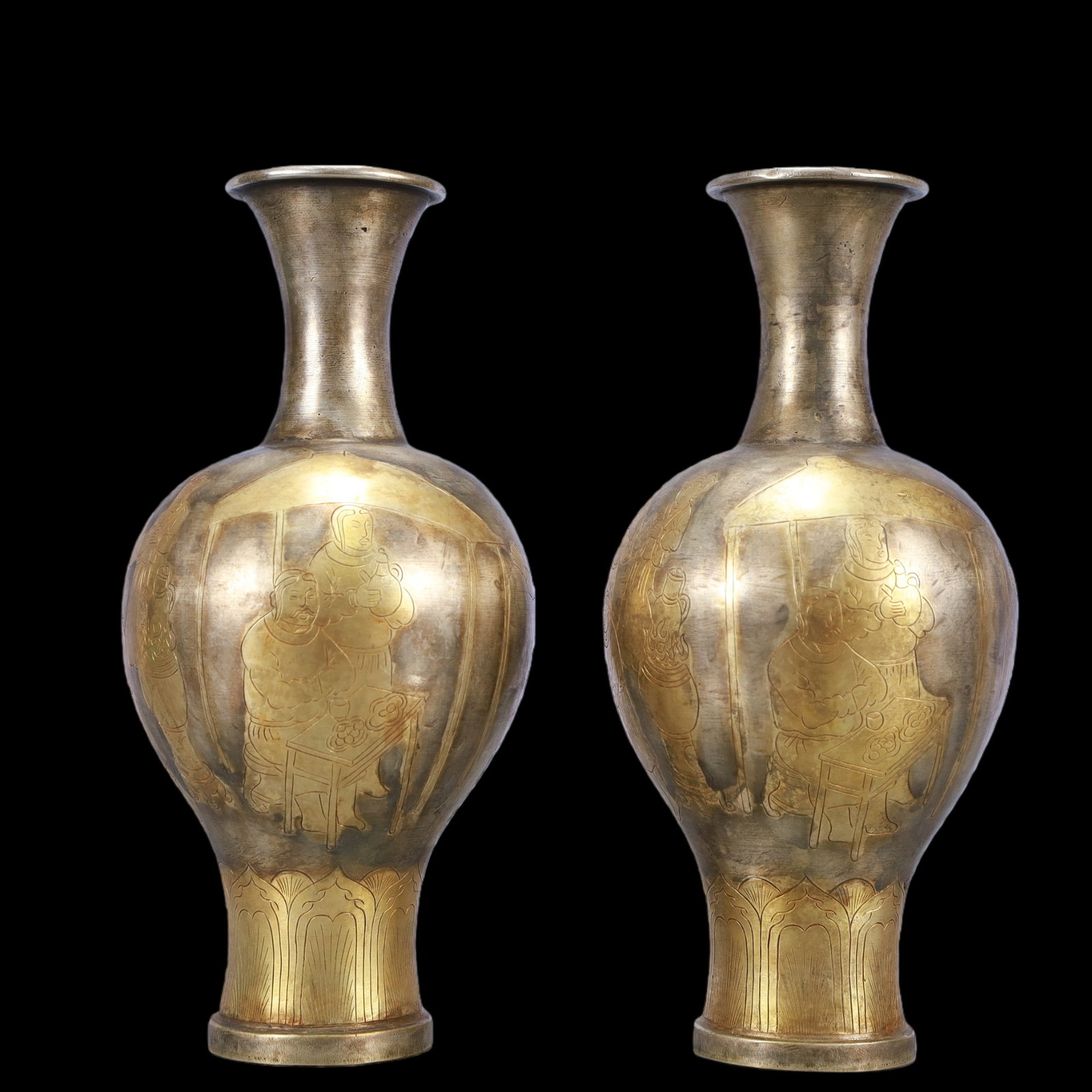 A Exquisite A pair of Gilt Silver Character and Story Pattern Vase: A Exquisite A pair of Gilt Silver Character and Story Pattern Vase Tang Dynasty, China Size:13cmx26cm Weight:2250g (The Dimensions Of All Batches Are Manually Measured.If You Need More Detailed