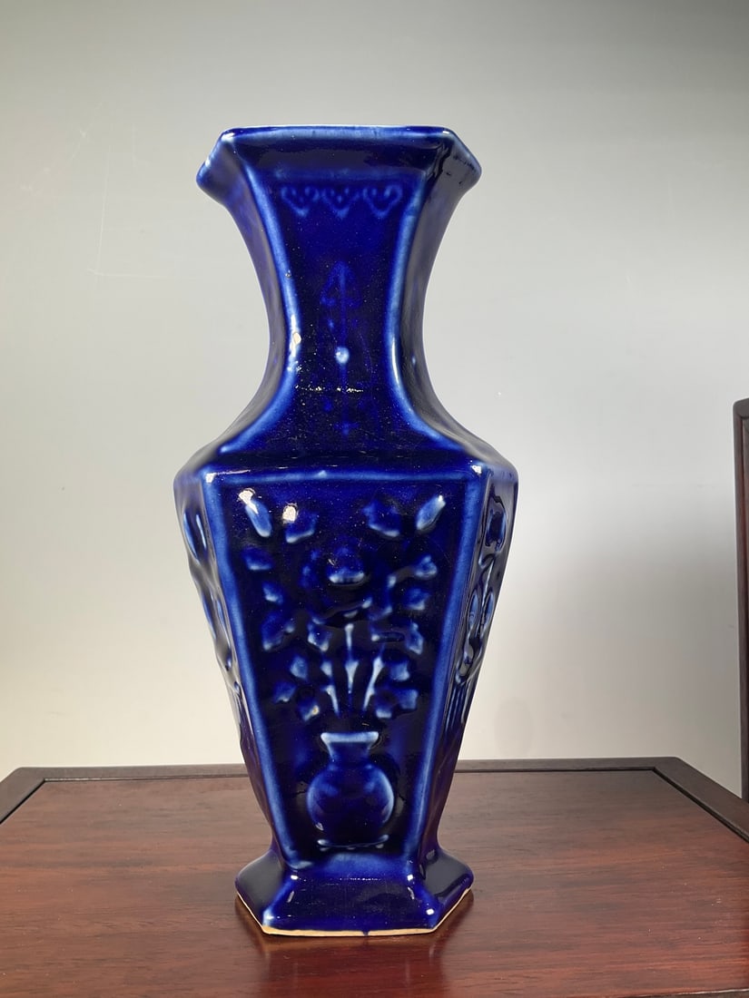 An Exquisite Blue Glazed Flower Pattern Vase - 7