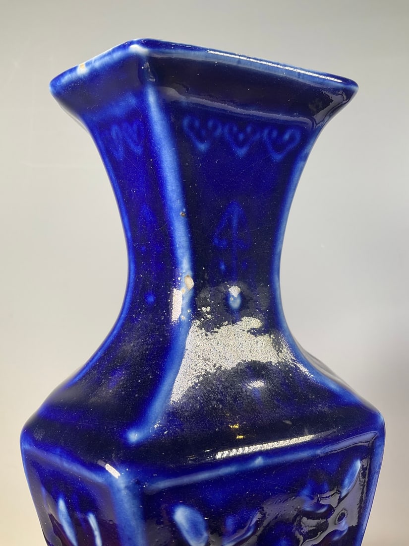 An Exquisite Blue Glazed Flower Pattern Vase - 8