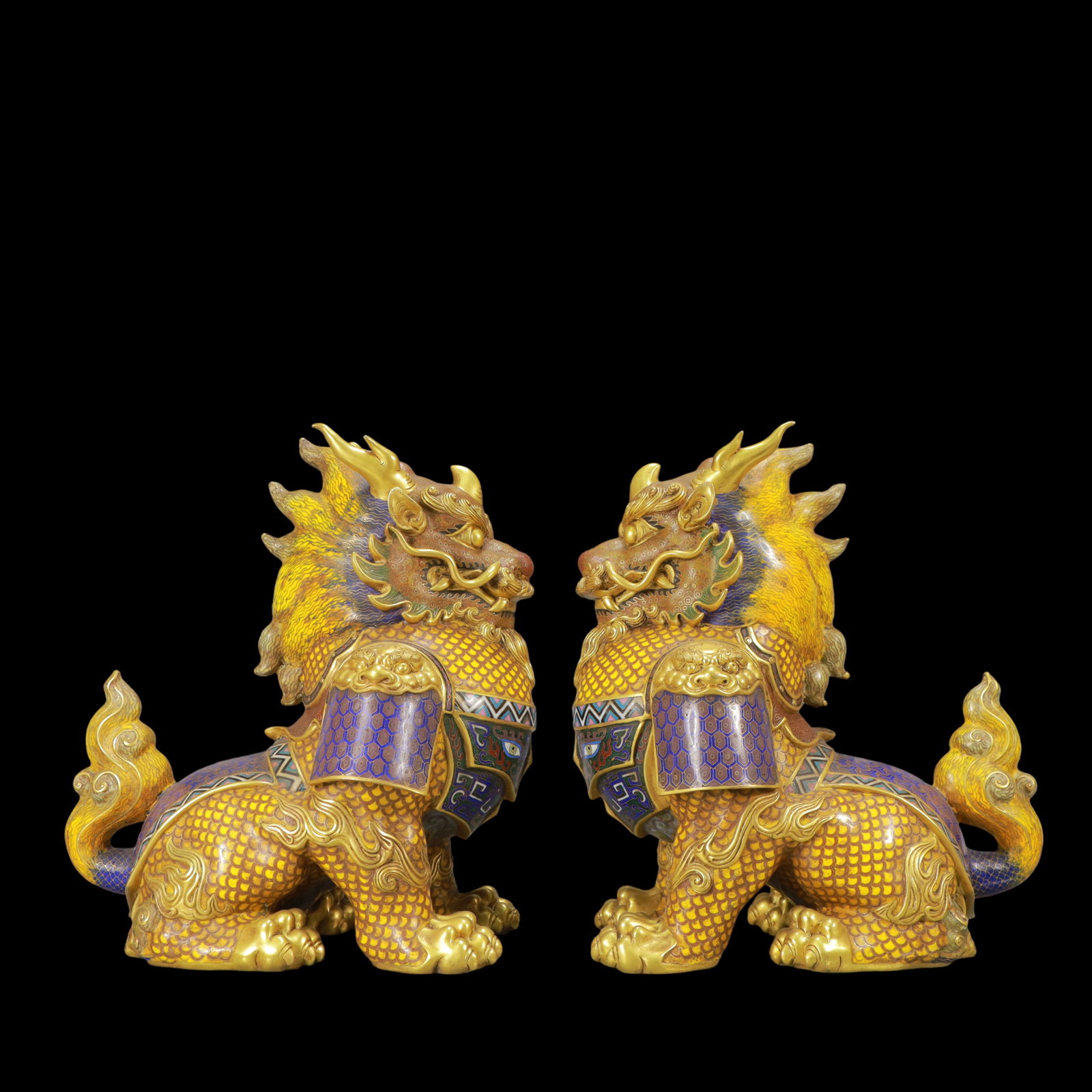 A Exquisite A pair of Cloisonne Lion Ornament: A Exquisite A pair of Cloisonne Lion Ornament Qing Dynasty, China Qianlong Four-character Mark Size:30cmx18cmx34cm Weight:18300g (The Dimensions Of All Batches Are Manually Measured.If You Need More
