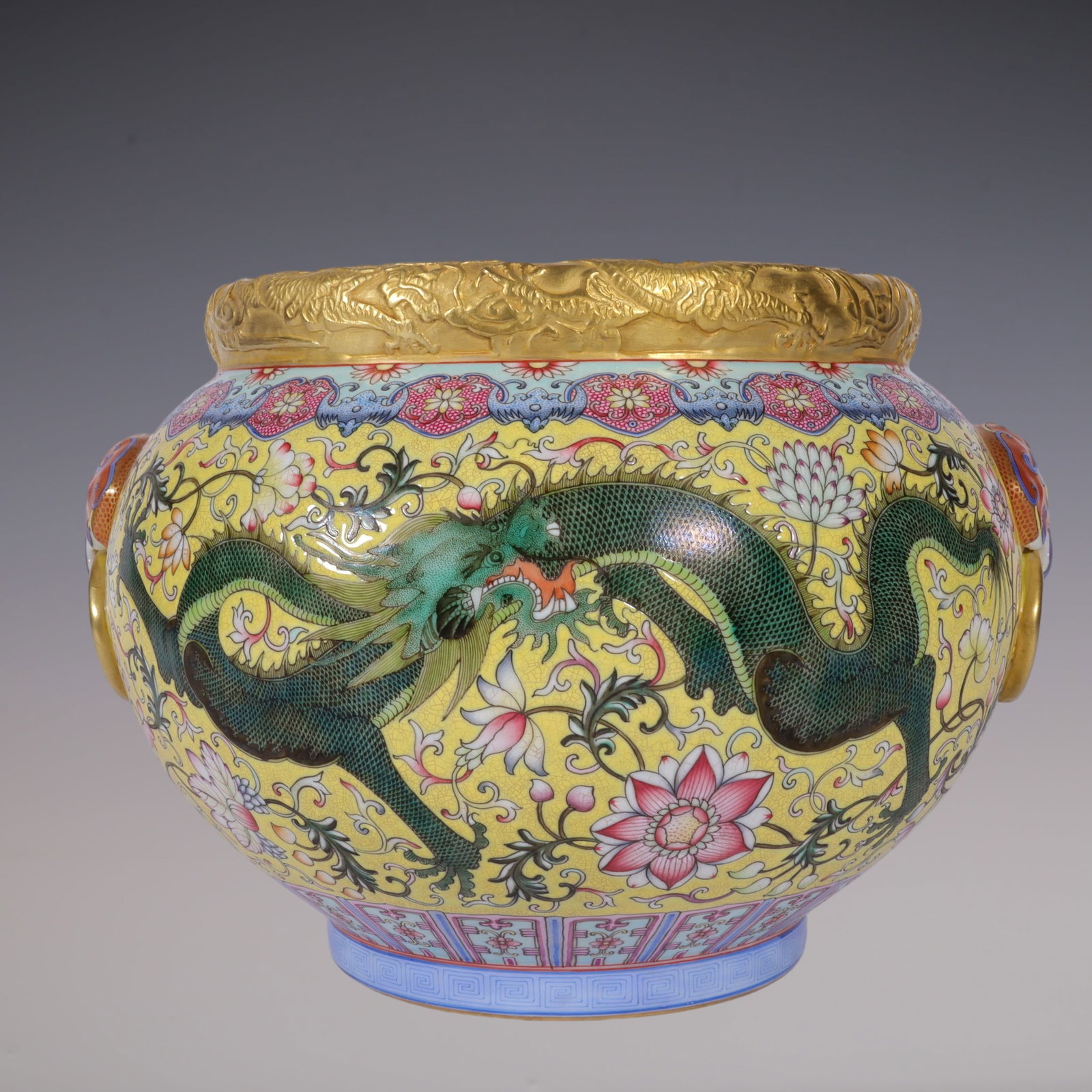 An Exquisite Enamel Painted Gold Dragon Pattern Lotus Pattern Double-Ears Brush Washer: An Exquisite Enamel Painted Gold Dragon Pattern Lotus Pattern Double-Ears Brush Washer Qing Dynasty, China Qianlong Four-character Mark Size:19cmx26cm (The Dimensions Of All Batches Are Manually