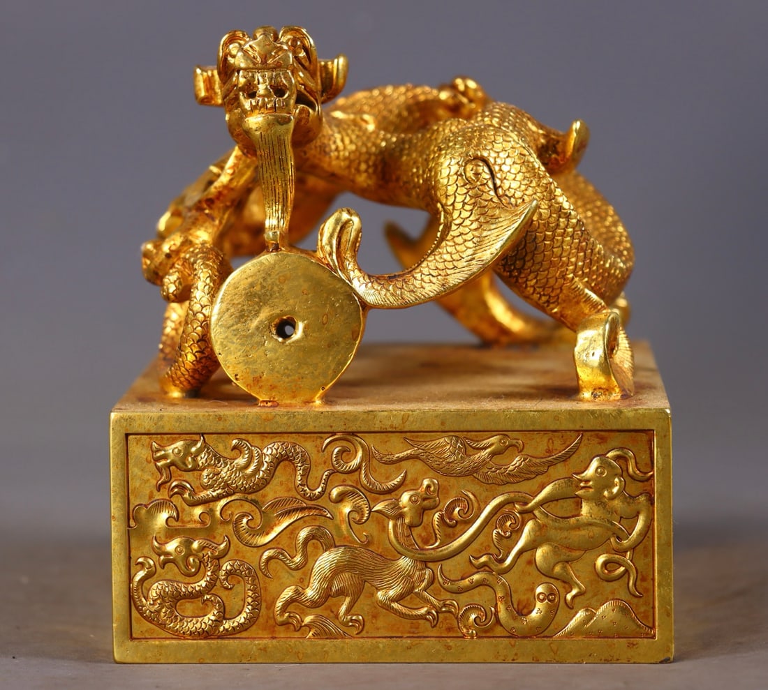 An Exquisite Gilt Bronze Auspicious Beast Seal: An Exquisite Gilt Bronze Auspicious Beast Seal Qing Dynasty, China Size:13cmx11cm Weight:6242g (The Dimensions Of All Batches Are Manually Measured.If You Need More Detailed Information, Please
