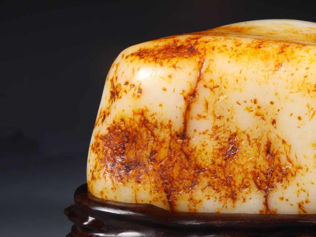 An Exquisite White Jade Ornament - 2