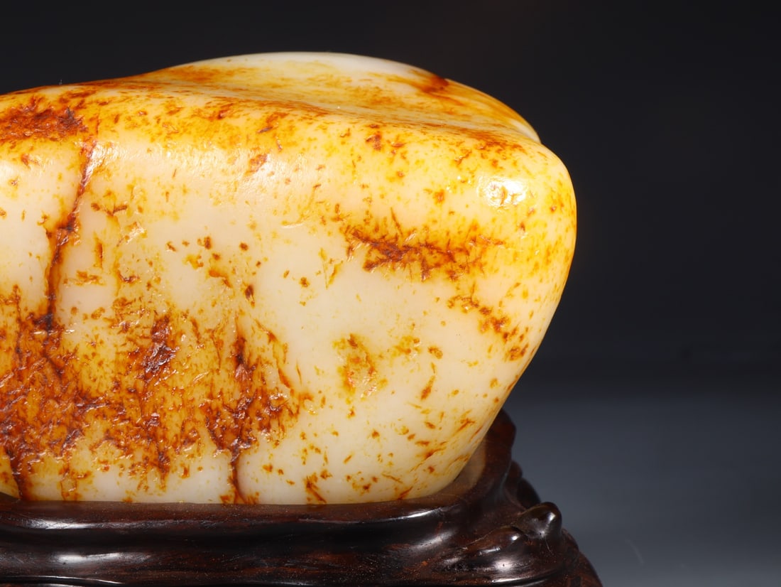 An Exquisite White Jade Ornament - 3
