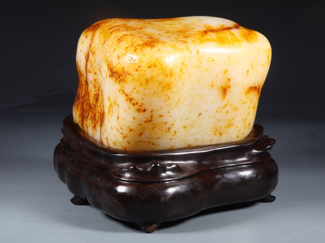 An Exquisite White Jade Ornament - 4