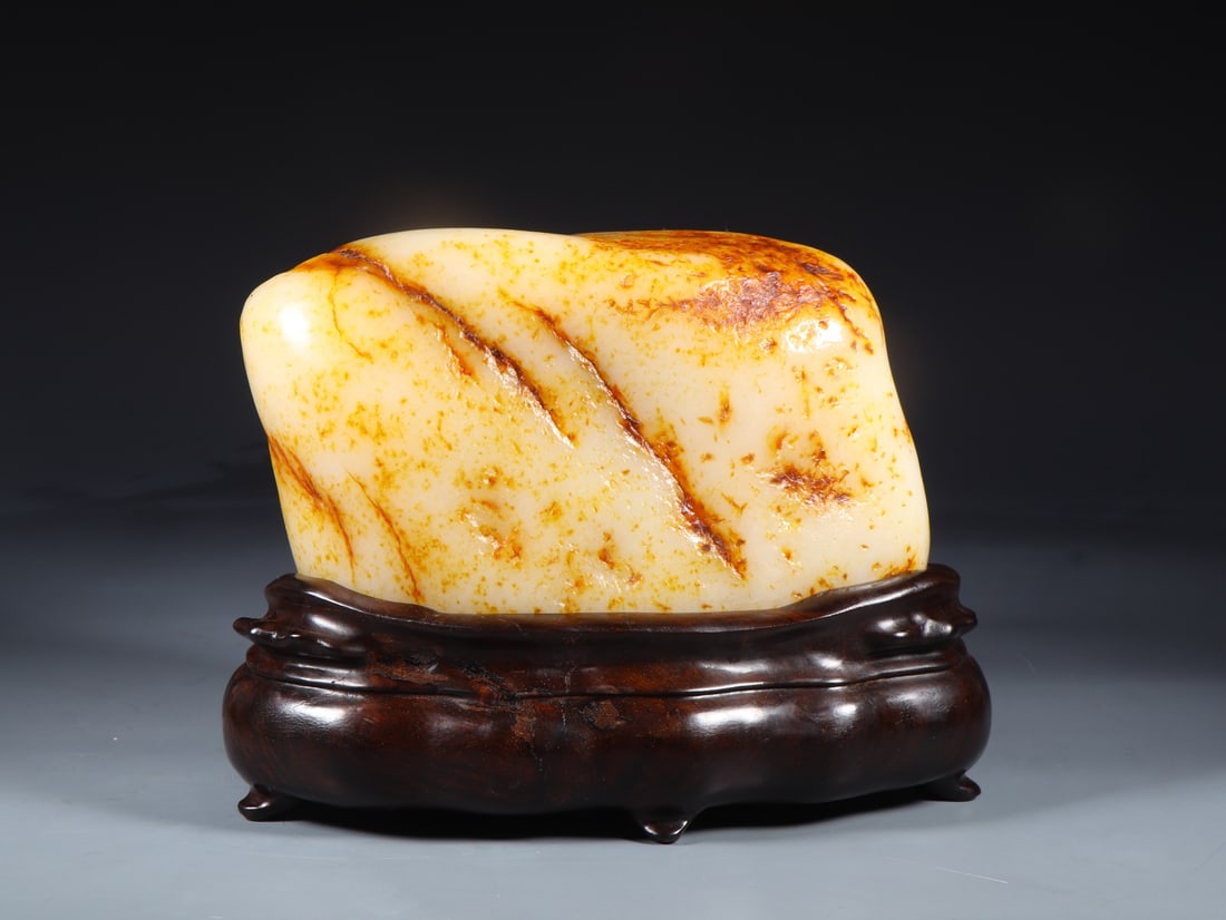 An Exquisite White Jade Ornament - 5