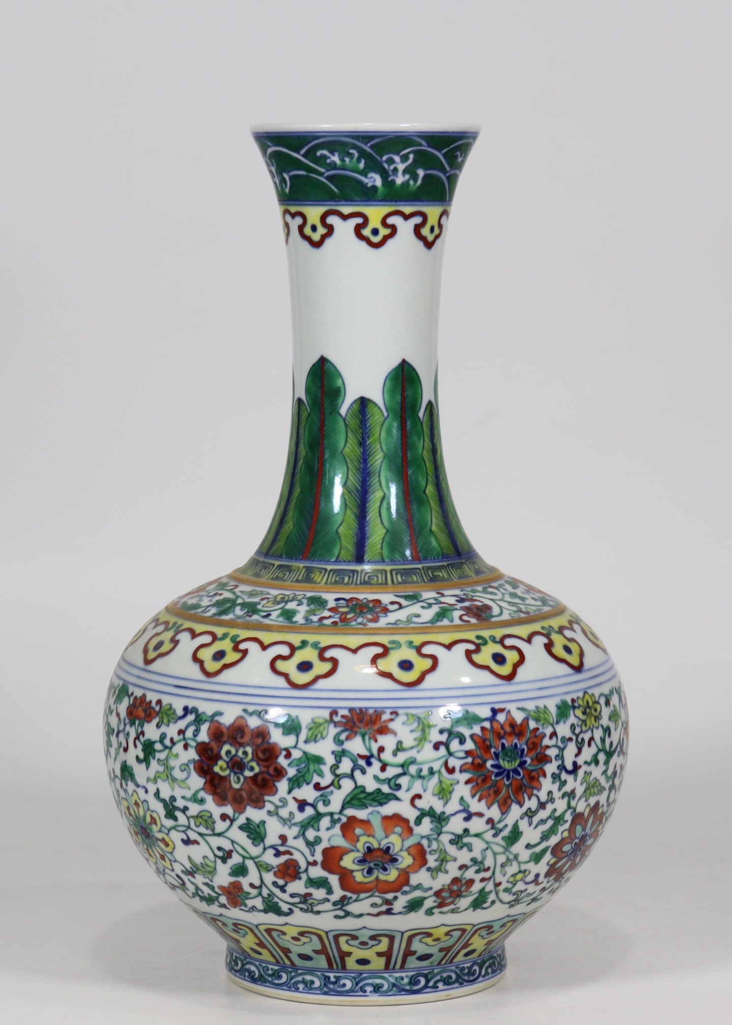 An Exquisite Doucai Lotus Pattern Seawater Pattern Vase - 2