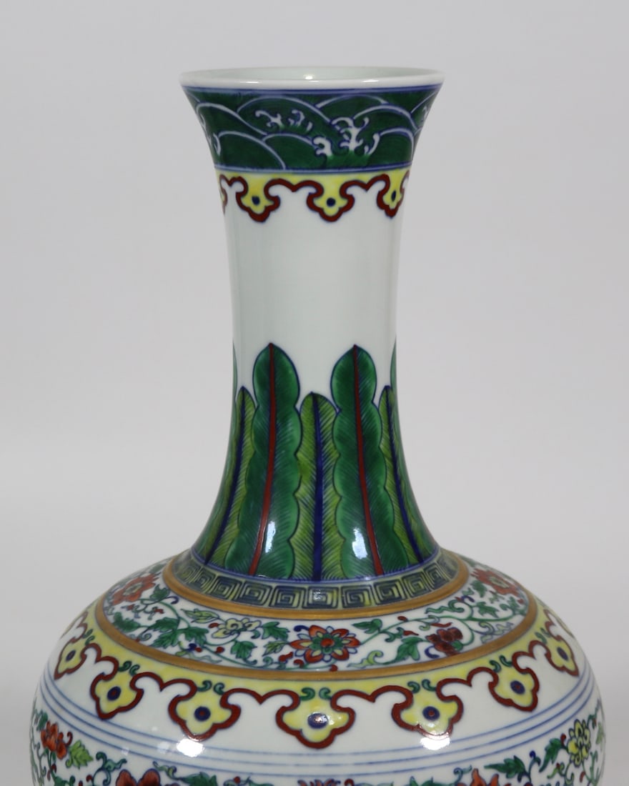An Exquisite Doucai Lotus Pattern Seawater Pattern Vase - 5