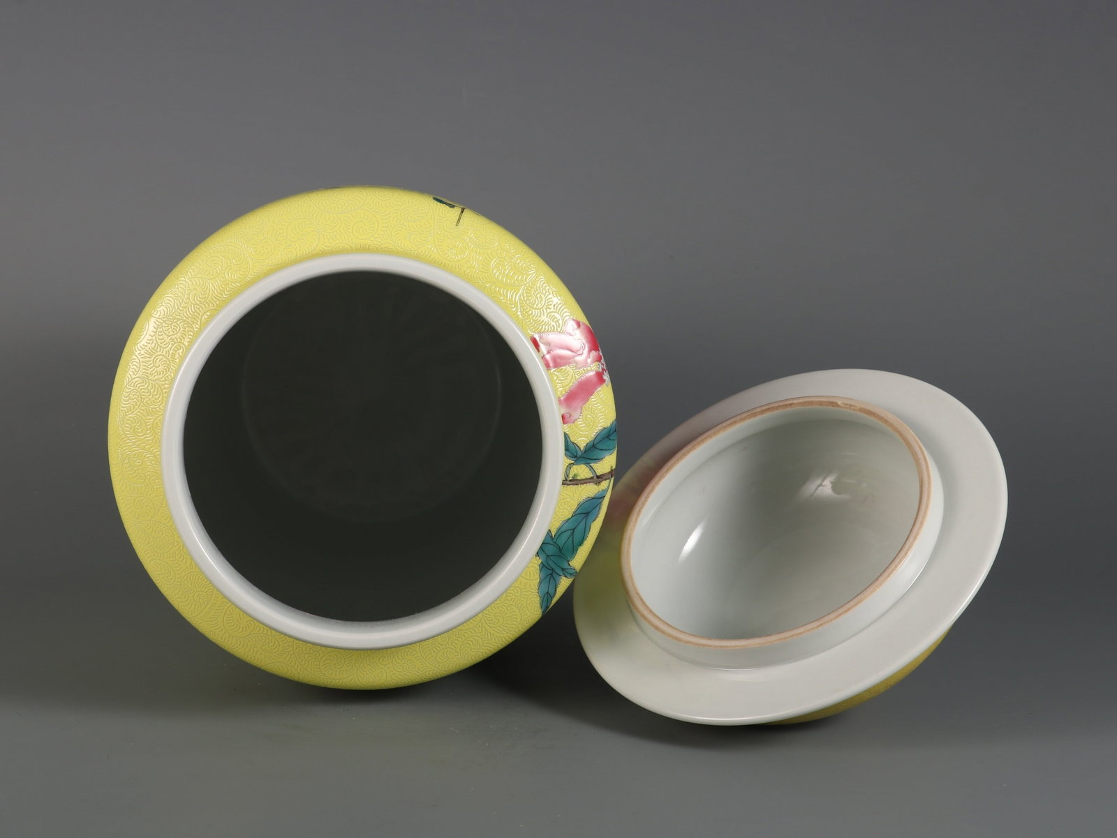 An Exquisite Enamel Flower Pattern with poem Jar - 8