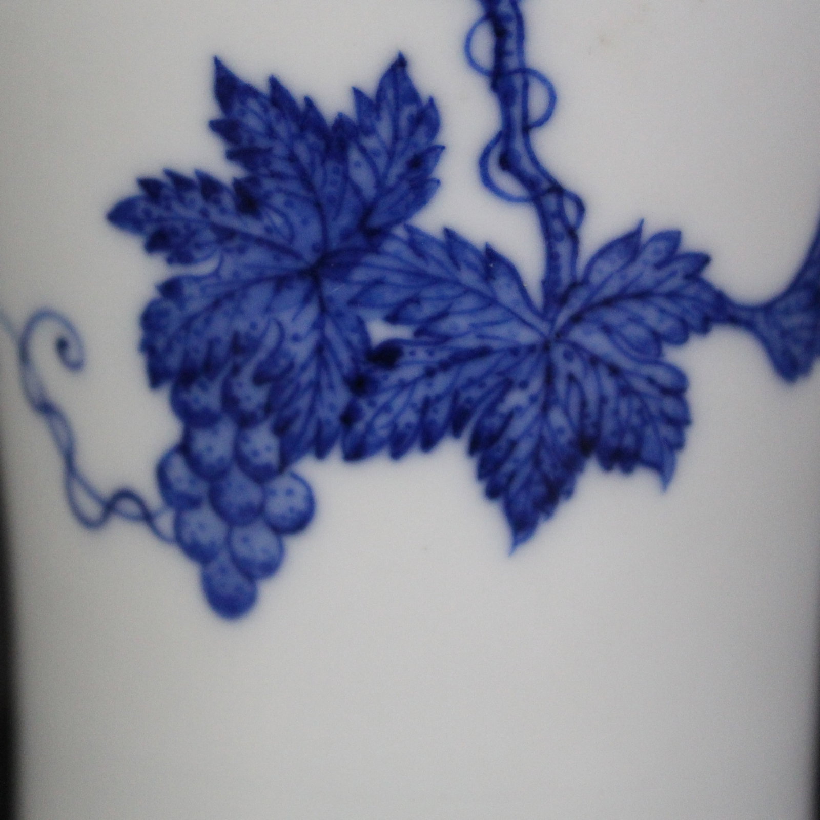 An Exquisite Blue and White Squirrel and Grapes Pattern Vase - 4