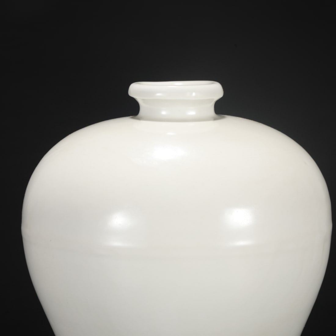 An Exquisite Sweet white glaze Vase - 3