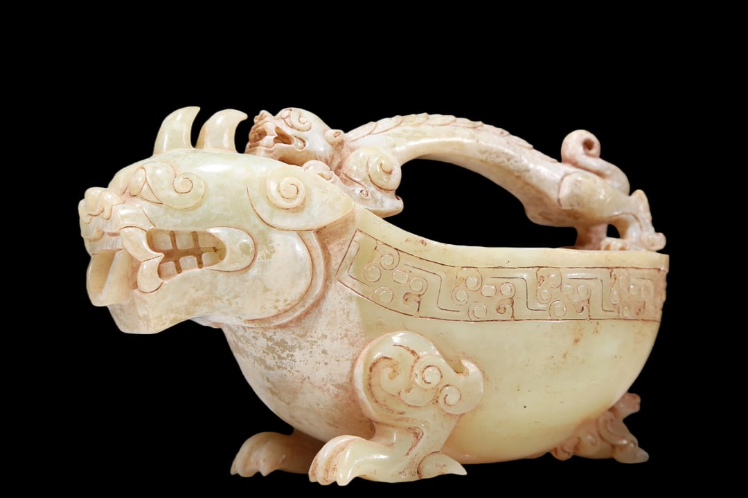 A Marvelous White Jade 'Auspicious Beast' Ewer - 4